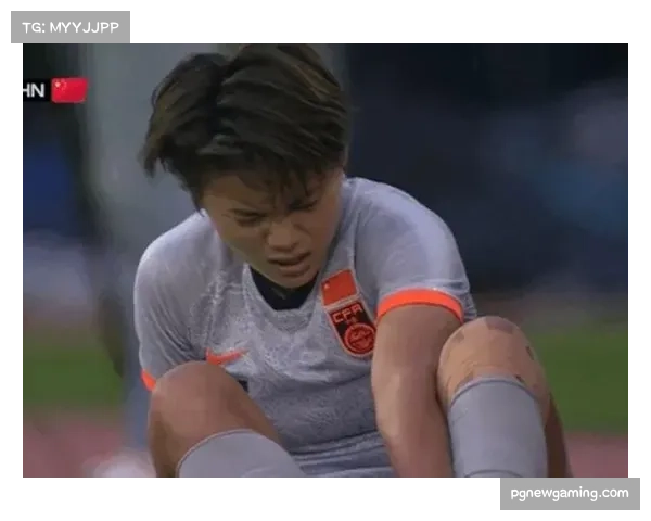 远藤航客串右闸重伤离场日本队长掩面落泪场景